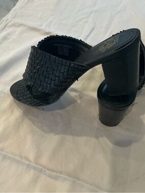 Vintage Foundry Black Woven Slide Sandals